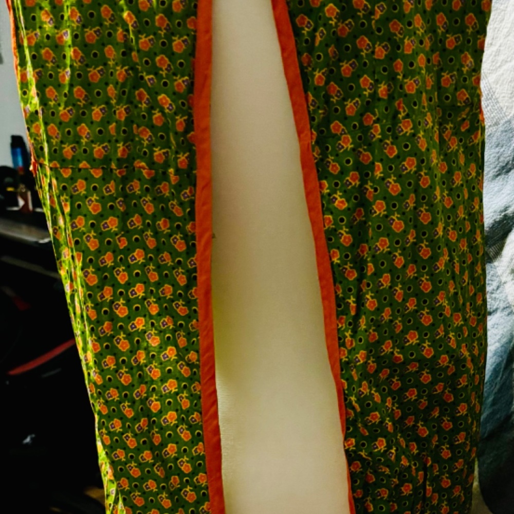 Apron - Picture 2 of 3